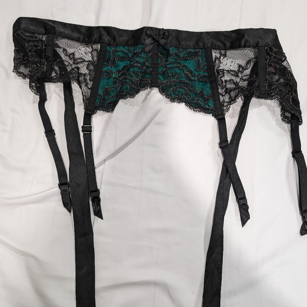 VS Lace garter belt size XS/S.
